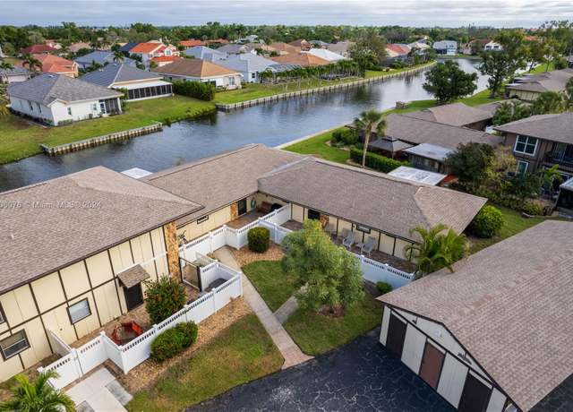 Property at 4289 Island Cir #2, Fort Myers, FL 33919, 3 beds, 2 baths