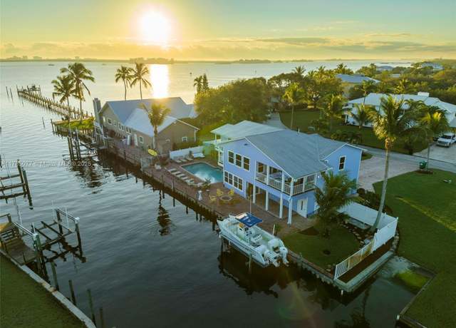 Property at 474 Peninsula Dr, Fort Pierce, FL 34946, 6 beds, 4.5 baths