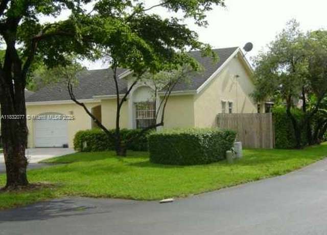 Property at 10016 NW 51st Ter, Doral, FL 33178, 3 beds, 2 baths