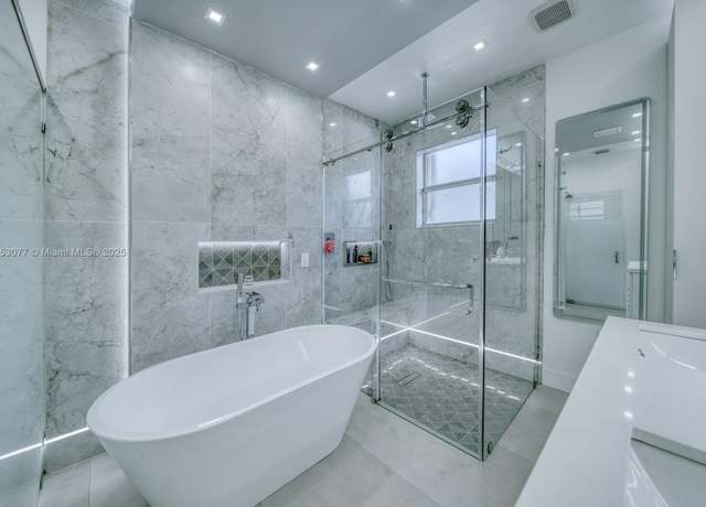 Property at 229 NE 36 Avenue Rd, Homestead, FL 33033, 5 beds, 2.5 baths