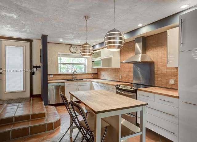 Property at 1715 NE 142nd St, North Miami, FL 33181, 2 beds, 2.5 baths