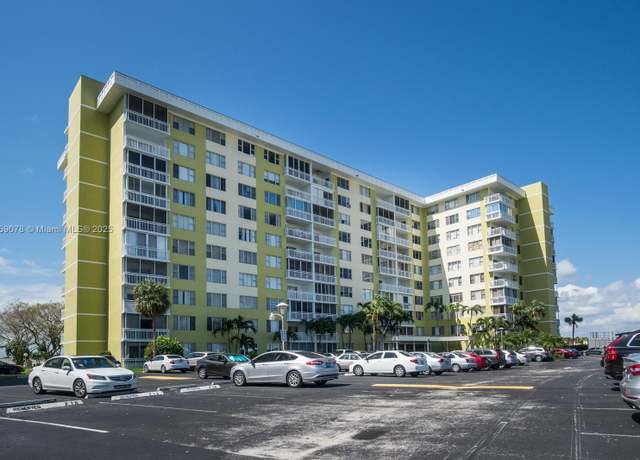 Property at 4400 Hillcrest Dr Unit 520C, Hollywood, FL 33021, 2 beds, 2 baths
