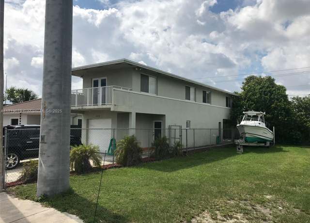 Property at 2250 W 5th Way, Hialeah, FL 33010, 2 beds, 2.5 baths
