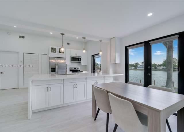 Property at 21820 SW 98th Pl, Cutler Bay, FL 33190, 4 beds, 2.5 baths