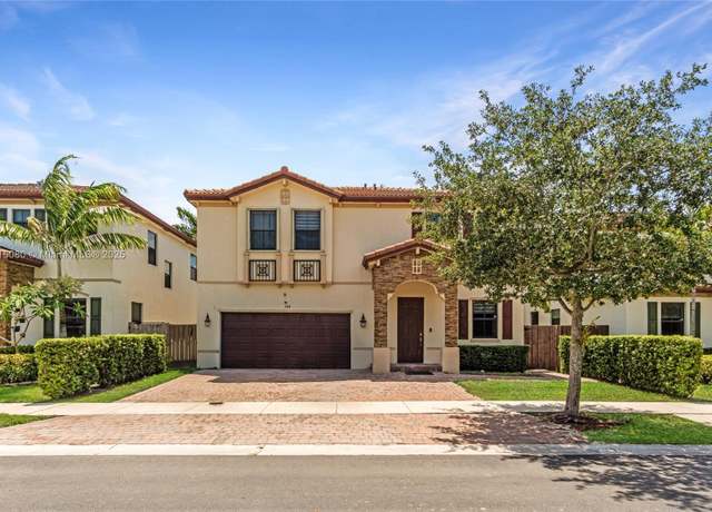 Property at 724 SE 37th Ave, Homestead, FL 33033, 4 beds, 2.5 baths