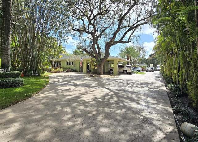 Property at 9234 SW 112th St, Miami, FL 33176, 7 beds, 5 baths