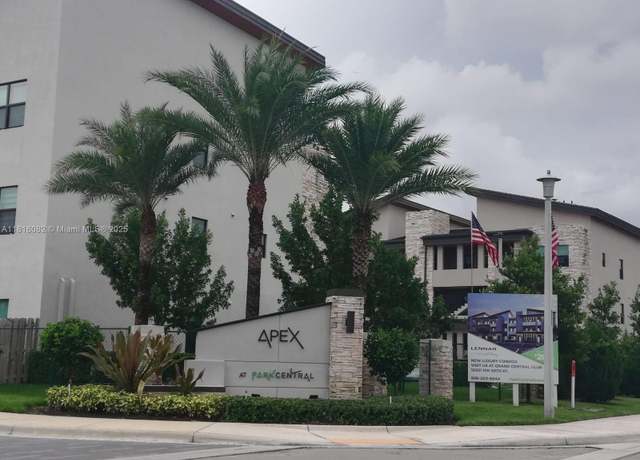 Property at 8055 NW 104th Ave #32, Doral, FL 33178, 2 beds, 2.5 baths