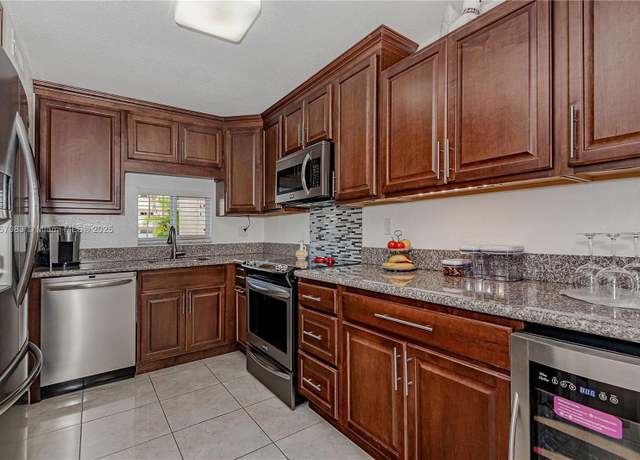 Property at 9410 N Hollybrook Lake Dr #109, Pembroke Pines, FL 33025, 2 beds, 2 baths