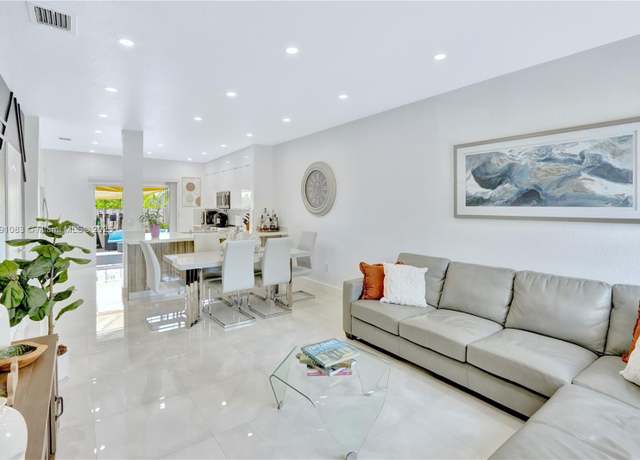 Property at 16922 SW 138th Ct, Miami, FL 33177, 2 beds, 2.5 baths