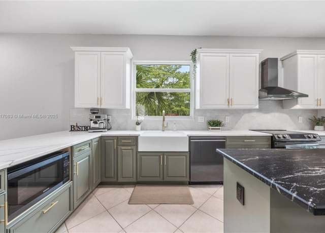 Property at 8328 Lagos De Campo Blvd, Tamarac, FL 33321, 4 beds, 2.5 baths