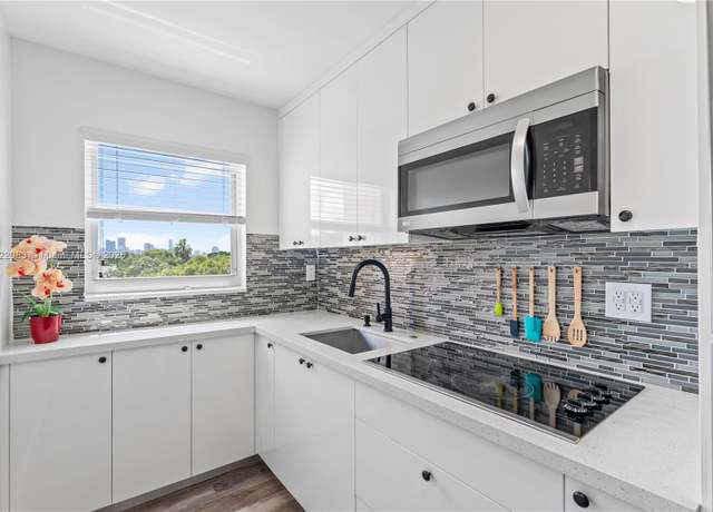 Property at 2401 SW 10th St #401, Miami, FL 33135, 1 bed, 1 bath