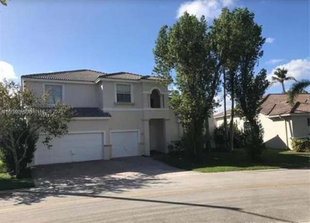 Property at 5371 SW 32nd Ter, Hollywood, FL 33023, 6 beds, 4.5 baths