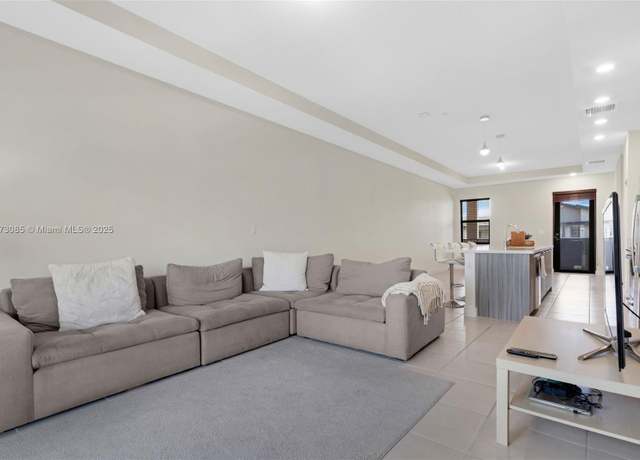 Property at 8151 NW 104th Ave #31, Doral, FL 33178, 3 beds, 2 baths