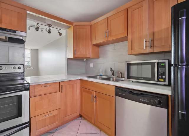 Property at 211 NE 8th Ave #407, Hallandale Beach, FL 33009, 1 bed, 1 bath