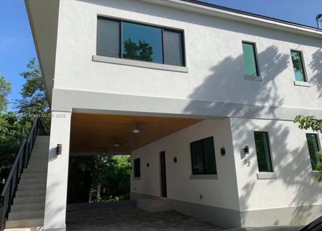Property at 12 Coral Dr, Key Largo, FL 33037, 5 beds, 3 baths