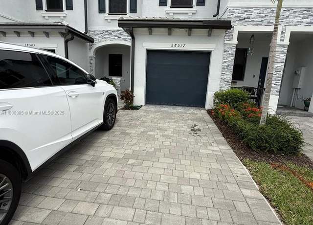 Property at 28517 SW 134th Ave, Homestead, FL 33033, 3 beds, 2.5 baths
