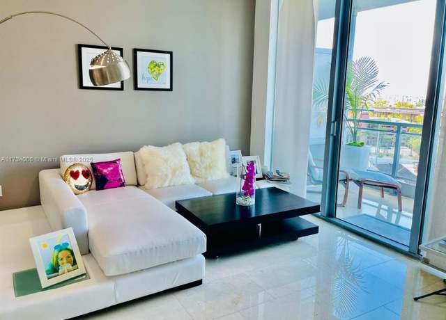 Property at 90 SW 3rd St #1209, Miami, FL 33130, 1 bed, 1 bath