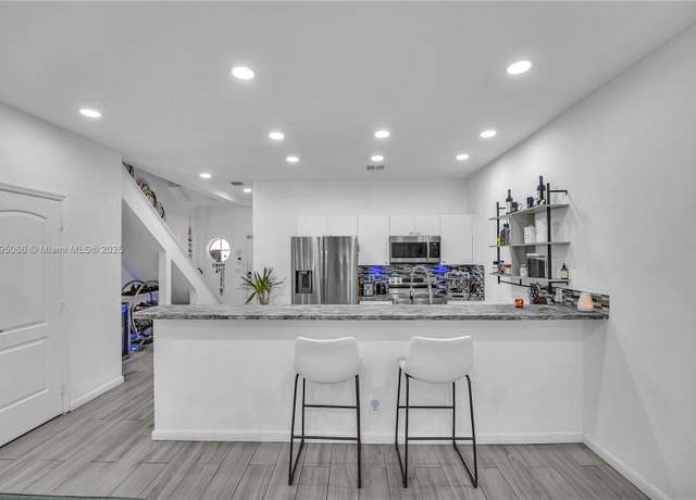 Property at 2307 Washington St #5, Hollywood, FL 33020, 3 beds, 2 baths