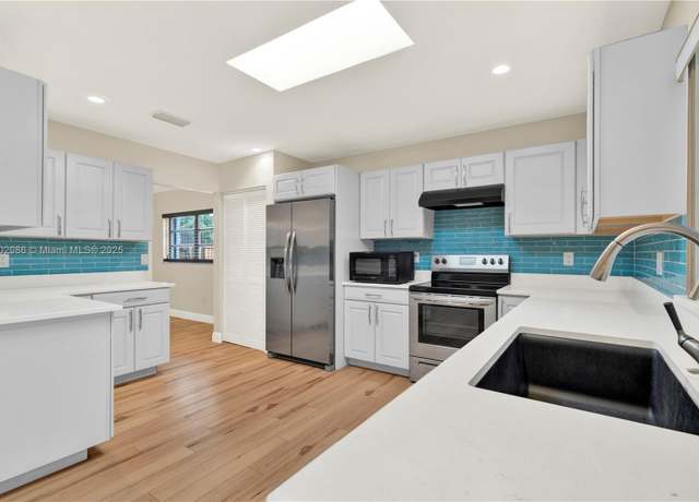 Property at 1575 N Goldeneye Ln, Homestead, FL 33035, 3 beds, 2 baths