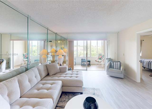 Property at 9621 Sunrise Lakes Blvd #302, Sunrise, FL 33322, 2 beds, 2 baths