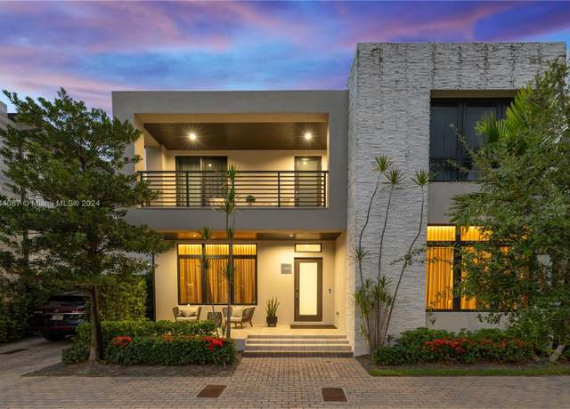 Property at 8162 NW 48th Ter, Doral, FL 33166, 4 beds, 4 baths
