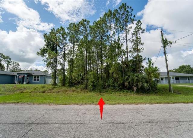 Property at 8055 Sandalwood Cir, La Belle, FL 33935