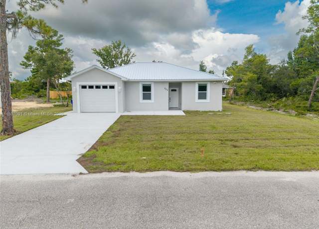 Property at 323 Garfield Ave NE, Lake Placid, FL 33852, 3 beds, 2 baths