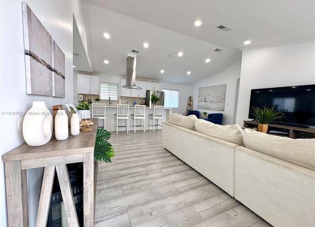 Property at 3320 SW 139th Ave, Miami, FL 33175, 4 beds, 3 baths