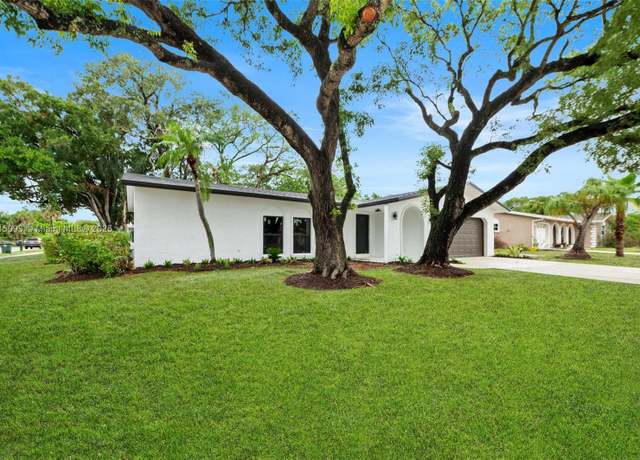 Property at 679 SW 17th Ct, Boca Raton, FL 33486, 3 beds, 2 baths