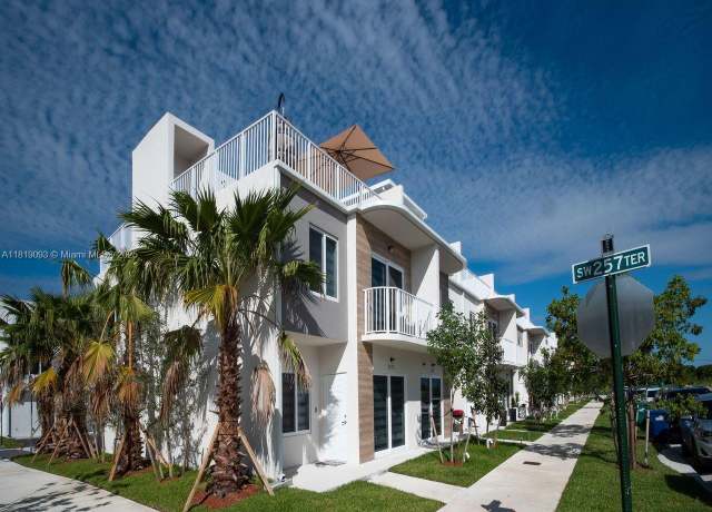 Property at 25718 SW 143rd Path, Homestead, FL 33032, 4 beds, 3.5 baths