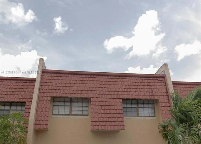 Property at 35 Pleasant Hill Ln, Tamarac, FL 33319, 4 beds, 2.5 baths