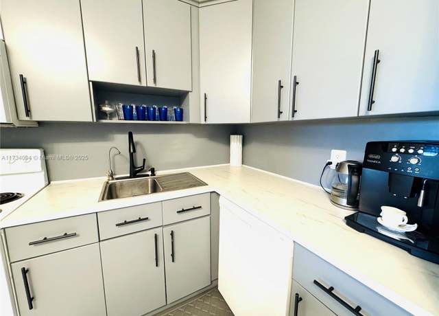 Property at 16950 W Dixie Hwy Unit a429, North Miami Beach, FL 33160, 1 bed, 1 bath