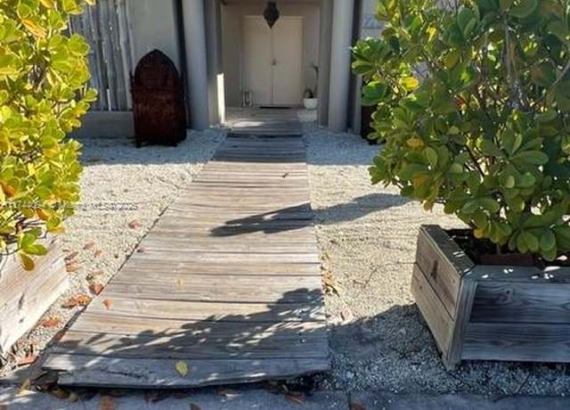 Property at 725 Fernwood Rd, Key Biscayne, FL 33149, 3 beds, 2 baths