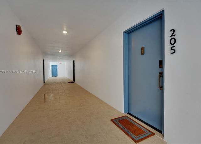 Property at 101 Ocean Lane Dr #205, Key Biscayne, FL 33149, 1 bed, 1.5 baths