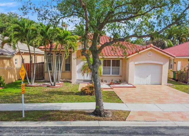 Property at 14261 N Royal Cove Cir, Davie, FL 33325, 3 beds, 2 baths