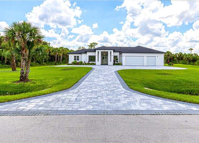 Property at 2632 30th Ave SE, Naples, FL 34117, 4 beds, 4.5 baths