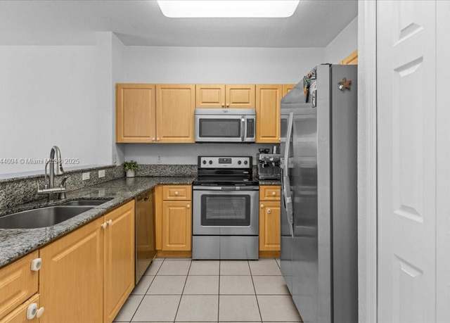 Property at 8245 NW 108th Ave Unit 6-15, Doral, FL 33178, 3 beds, 2.5 baths