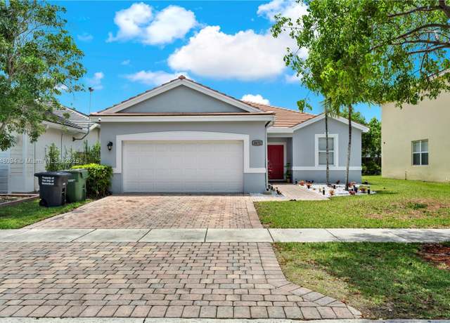 Property at 3472 NE 2nd St, Homestead, FL 33033, 3 beds, 2.5 baths