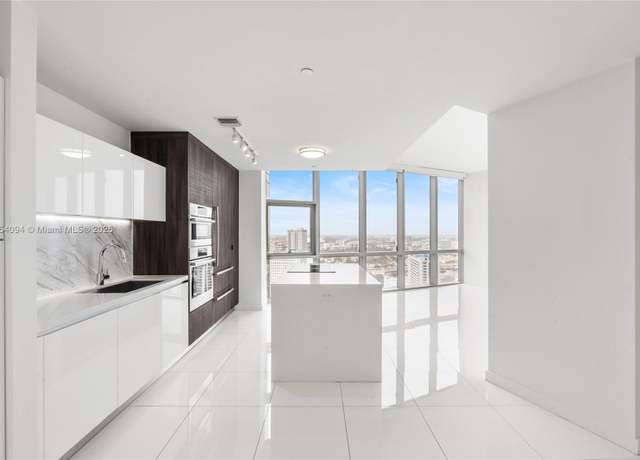 Property at 851 NE 1st Ave #3202, Miami, FL 33132