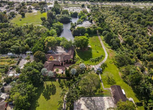 Property at 3550 SW 121st Ave, Davie, FL 33330, 5 beds, 7 baths