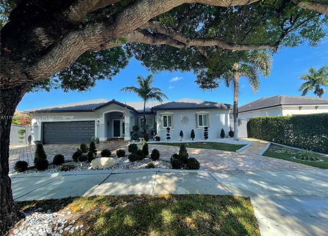 Property at 15957 NW 77th Pl, Miami Lakes, FL 33016, 4 beds, 2.5 baths
