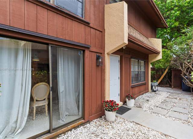 Property at 7074 SW 114th Pl Unit H, Miami, FL 33173, 2 beds, 2.5 baths