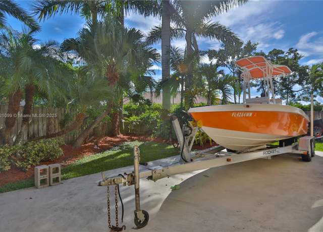 Property at 3610 NE 15th Dr, Homestead, FL 33033, 4 beds, 3 baths