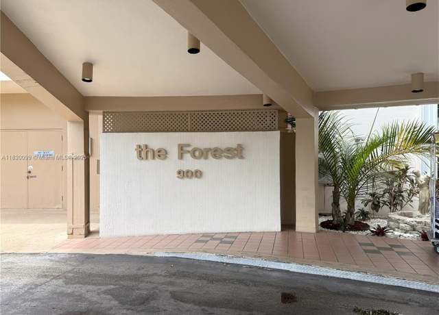 Property at 900 Saint Charles Pl Unit L6, Pembroke Pines, FL 33026, 1 bed, 1.5 baths