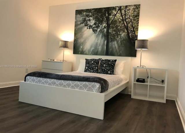 Property at 2615 Collins Ave #24, Miami Beach, FL 33140, 2 beds, 1 bath