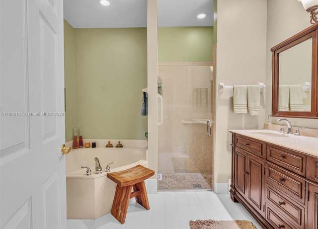 Property at 2530 E Aragon Blvd #1, Sunrise, FL 33313, 2 beds, 2 baths