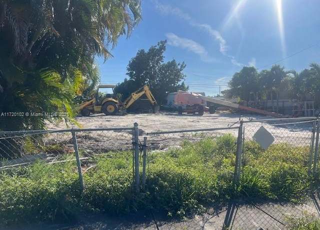Property at 1140 W 32nd St, Hialeah, FL 33012
