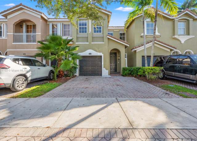 Property at 2526 SE 15th Ct, Homestead, FL 33035, 3 beds, 2.5 baths