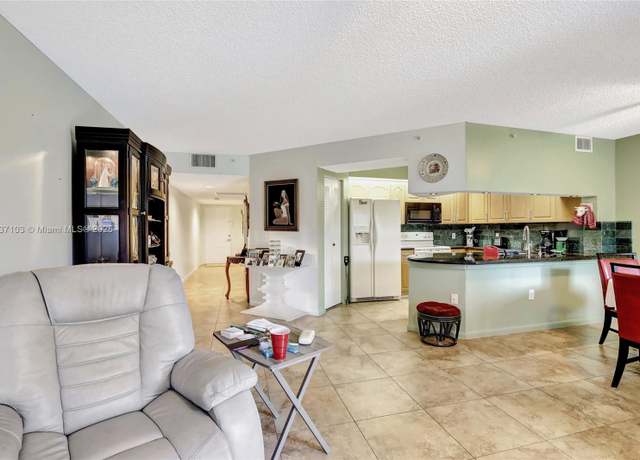 Property at 12650 SW 15th St Unit 111F, Pembroke Pines, FL 33027, 1 bed, 1.5 baths