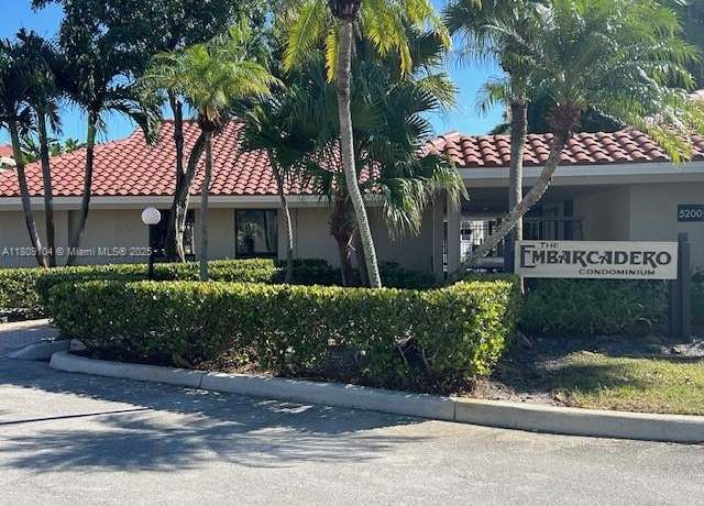 Property at 5326 NE 6th Ave Unit E23, Oakland Park, FL 33334, 2 beds, 2 baths